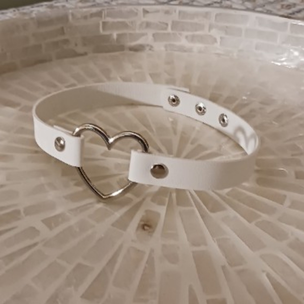 White Heart Shaped Choker Necklace, Silver Heart Pendant Choker